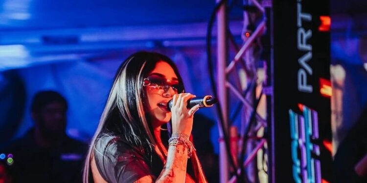 Exhiben a Bellakath por presunto fraude, ¡le debe cerca de 100 mil pesos a una estilista!