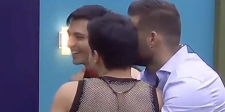 La Divaza y Clovis Nienow se hacen novios en La Casa de los Famosos 4 después del caluroso beso en vivo