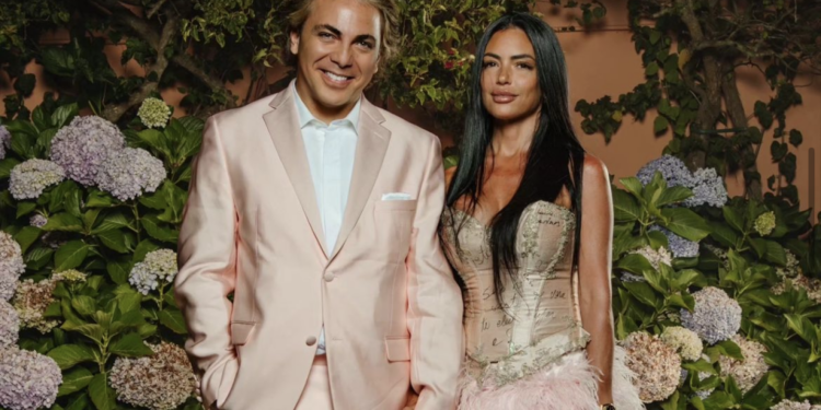 Novia de Cristian le controla hasta el teléfono: ¿terminaron?