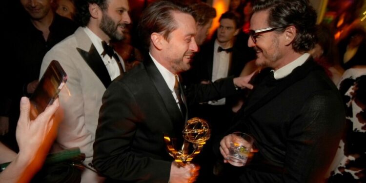 pedro pascal y kieran culkin en los emmy