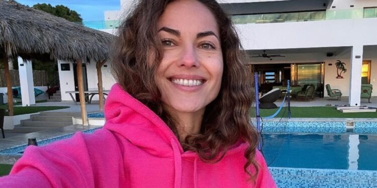 Sergio Mayer le dedicó un capítulo de su libro a Bárbara Mori, su ex, y así reaccionó la actriz