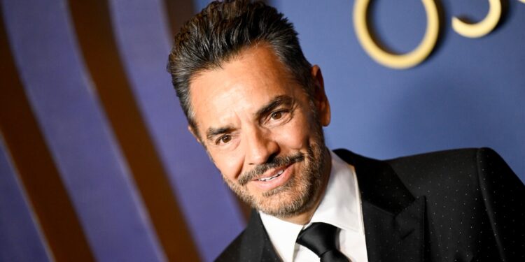 Tunden a Eugenio Derbez por decir que no quiere ser abuelo tras enterarse del embarazo de Paola Dalay