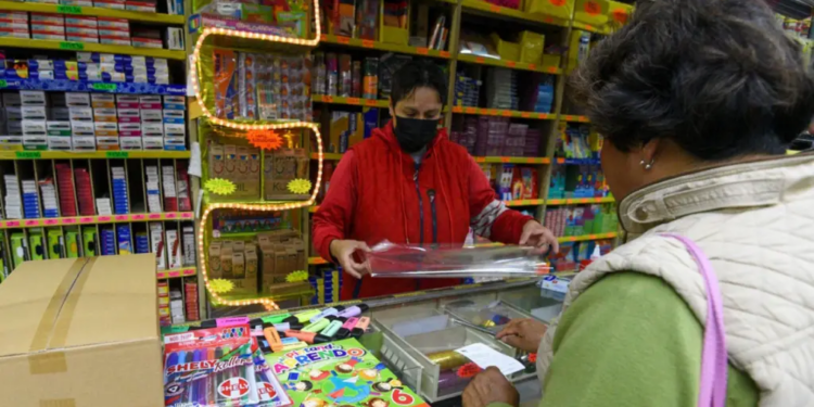 Caída en comercio y servicios en 2021