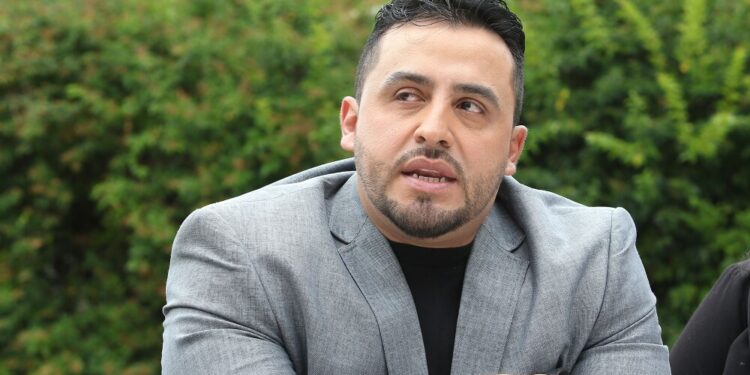 Juan Rivera, hermano de Jenni Rivera.