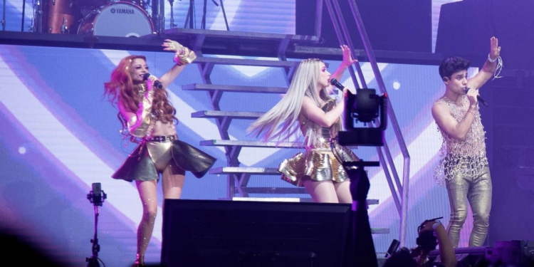 Los 2000s X Siempre abarrotaron la Arena Ciudad de México en el arranque de su gira: VIDEO