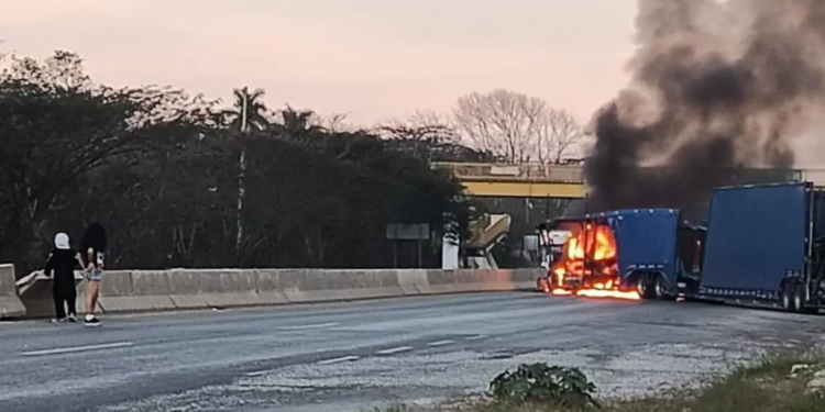 Sin heridos por choque en carretera Chiapas.
