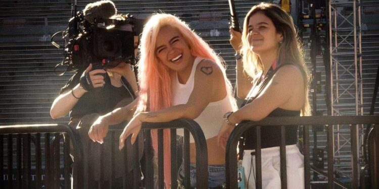 ¿Karol G le copia los atuendos a Lyn May? Esta es la impactante revelación de la vedette mexicana