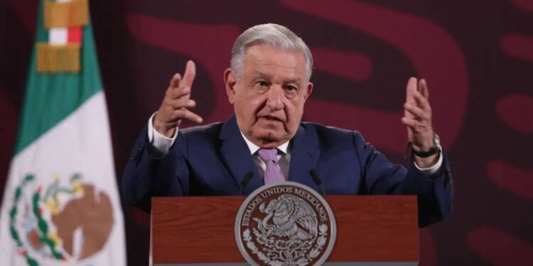 AMLO se alegra por continuidad de mañaneras