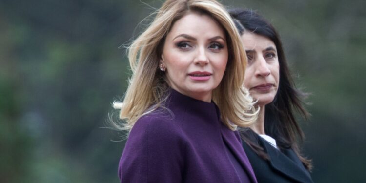 Angélica Rivera regresa a las redes sociales y así luce en fotos a los 54 años