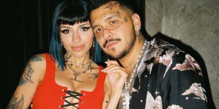 Bebé de Cazzu y Christian Nodal conoce el mar con lujoso outfit: La adorable FOTO