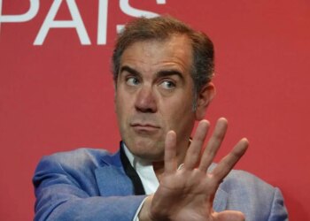 Descubren desfalco millonario en INE.