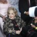 La reaparición de Silvia Pinal desató un fuerte zafarrancho entre la prensa, ¡hasta hubo empujones! VIDEO