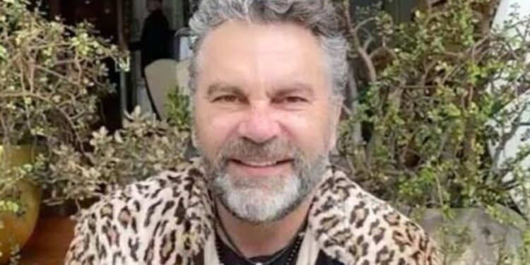 Mijares olvidó la letra de una canción de Carin León y su peculiar reacción se viralizó en redes: VIDEO