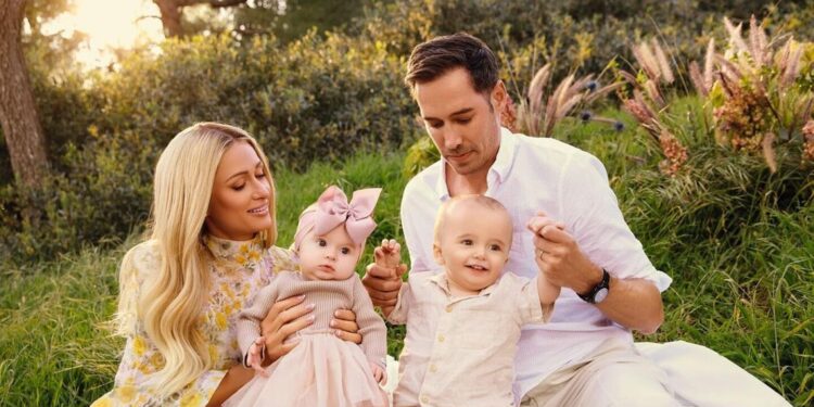 Paris Hilton presumió la carita de London, su hija, con estas dulces imágenes familiares: FOTOS