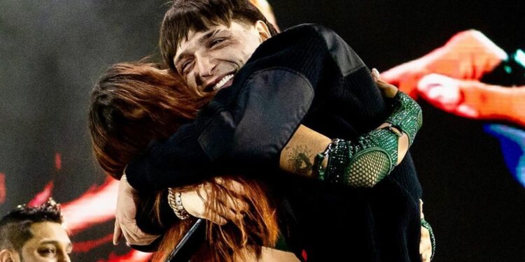 Quién es Anitta, la cantante que se besó con Peso Pluma en el Tecate Pa'l Norte y se viralizó