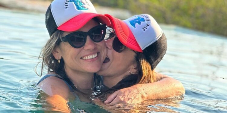 Silvia Navarro le declara su amor a mujer y le dedica un tierno mensaje