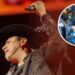 Una vendedora de papas se hizo viral por 'cumplir su sueño' de besar a Julión Álvarez en pleno concierto: VIDEO