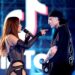 ¿Peso Pluma y Anitta son más que amigos? Estos pícaros videos en un antro confirmarían su romance