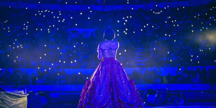 Ángela Aguilar no llenó su concierto en la Feria de San Marcos y la destrozaron en redes: '¿Pagan por verla?'