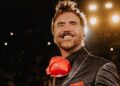 Así fue el momento en el que un guardia atrapó un ramo de flores e impidió que golpeara a Alejandro Fernández: VIDEO