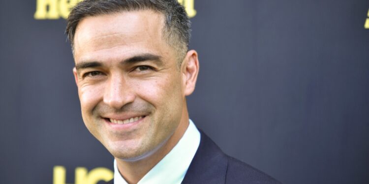 La llamativa reacción de Alfonso Herrera al ser sorprendido con música de RBD mientras estaba de fiesta