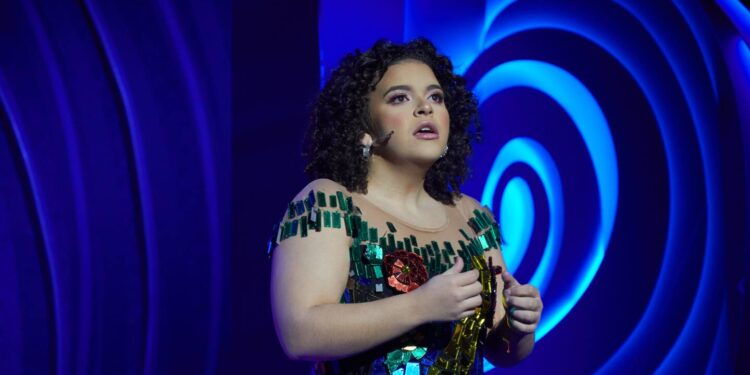 Lucerito Mijares fue la Cenicienta en Juego de voces y este divertido VIDEO lo comprobó... ¡le llegó un galán!