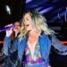 María José sufrió un fuerte susto en pleno concierto, ¡un fan se le abalanzó en el escenario! VIDEO