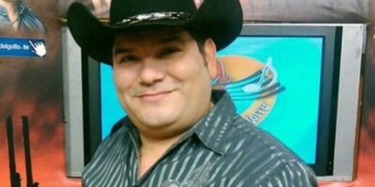 Quién fue Julio Alatorre, el locutor de radio mexicano que murió el mismo día de su cumpleaños