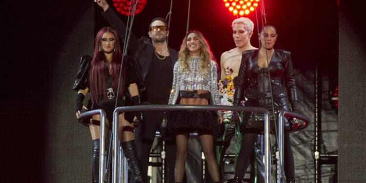 ¡Se niegan a pagarles! RBD no ha recibido un solo peso por su Soy Rebelde Tour, ¿qué pasó?