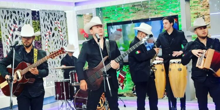 ¿Quién fue Kevin Hernández, el cantante de H Norteña asesinado junto a su esposa e hijos en Chihuahua?