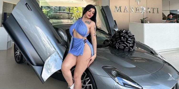 karely ruiz auto maserati