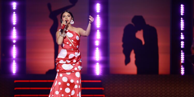 El día que Ángela Aguilar celebró el embarazo de Cazzu y dijo que iba a ser tía: 'Ahora serás madrastra'