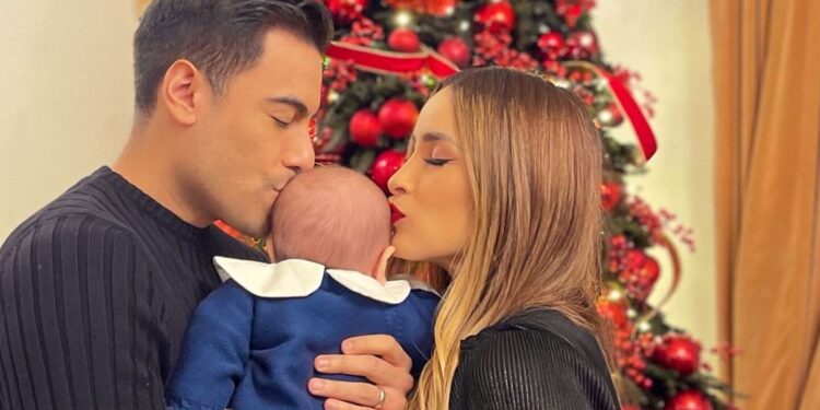 La excéntrica sorpresa de Cynthia a Carlos Rivera en el Día del Padre y los tunden en redes: FOTO