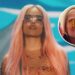Un fan 'le robó' un beso a Karol G en Suiza y su reacción sorprendió a todos: VIDEO