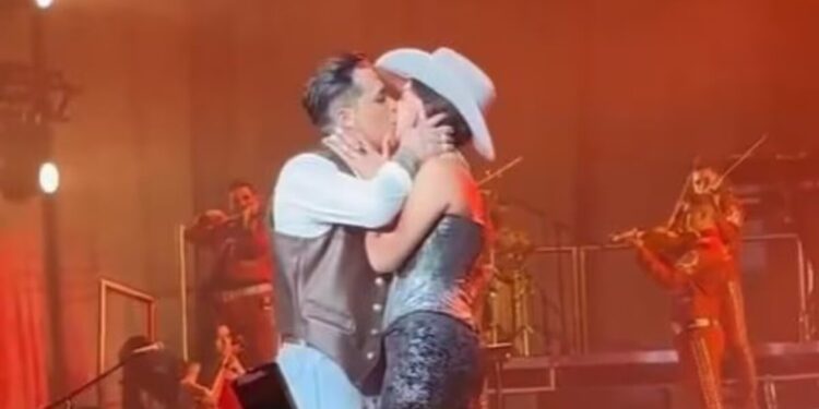 Una prueba más de que Ángela Aguilar y Christian Nodal se casaron en Italia: FOTOS