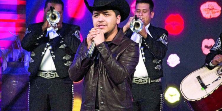 ¡Se enojó y lo corrió! El desplante de Nodal a famoso presentador: VIDEO