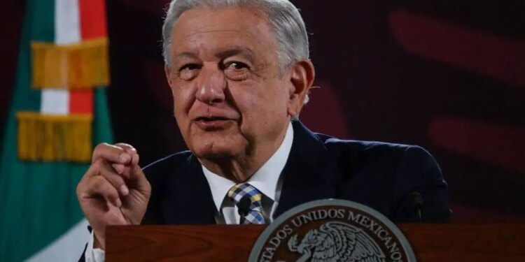 AMLO se compromete a culminar proyectos.