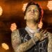 Christian Nodal llora durante su gira por Europa tras distanciarse de Ángela Aguilar: VIDEO