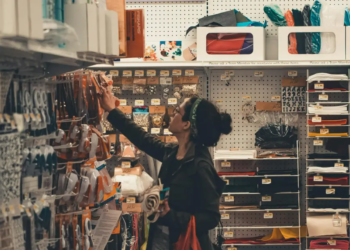 Consumo privado cae por primera vez.