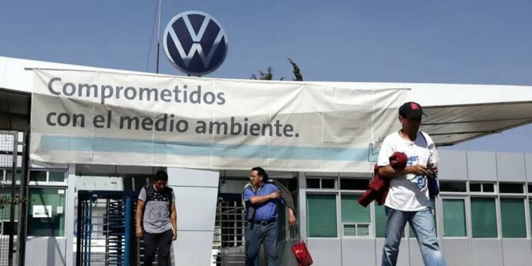 Despidos injustificados en Volkswagen: STPS.