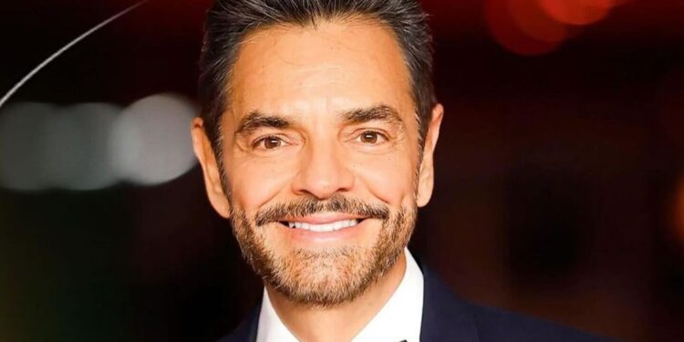 Eugenio Derbez confirmó que sale abrazado con Victoria Ruffo en una foto, ¿cuándo la veremos?