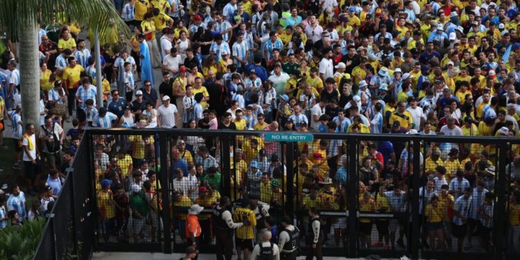 Los VIDEOS del caos en la final de la Copa América 2024