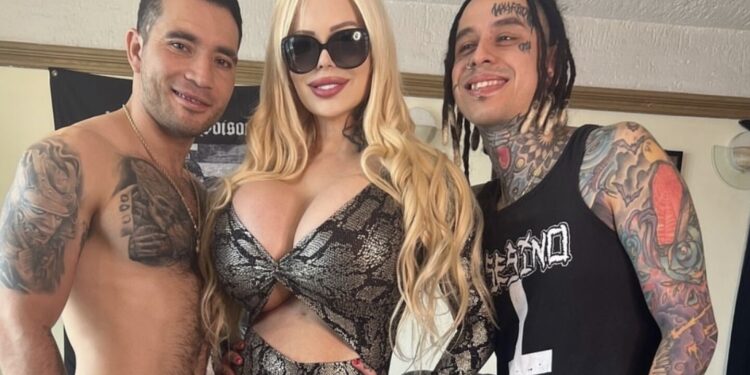 Policía del video en el metro visita a Sabrina Sabrok: ¿grabaron juntos?