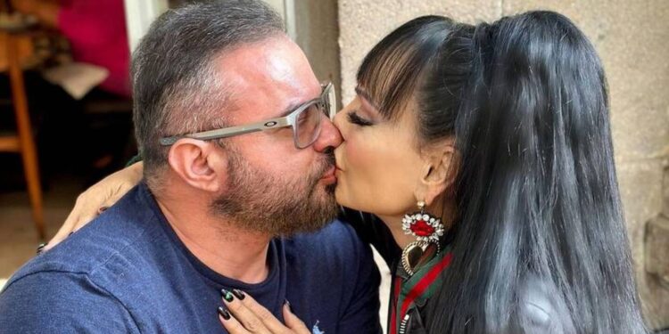 ¿Le quieren bajar al marido?: Esto dice Maribel Guardia