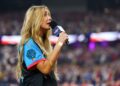 ¿Quién es Ingrid Andress, la cantante que se hizo VIRAL al desafinar en el himno de Estados Unidos? VIDEO