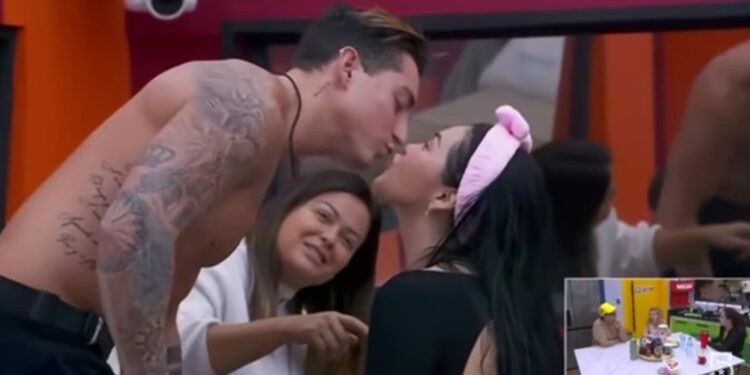 Así fue el apasionado beso en la boca de Agustín Fernández y Gomita en La Casa de los Famosos México: VIDEO