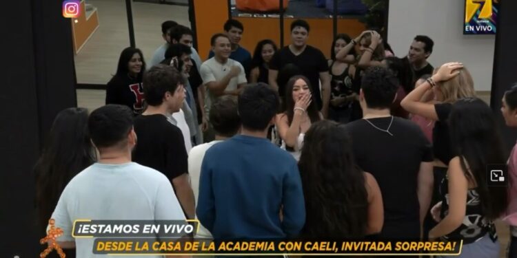 Quién es Caeli, la popular influencer que sorprendió en La Academia con su increíble visita