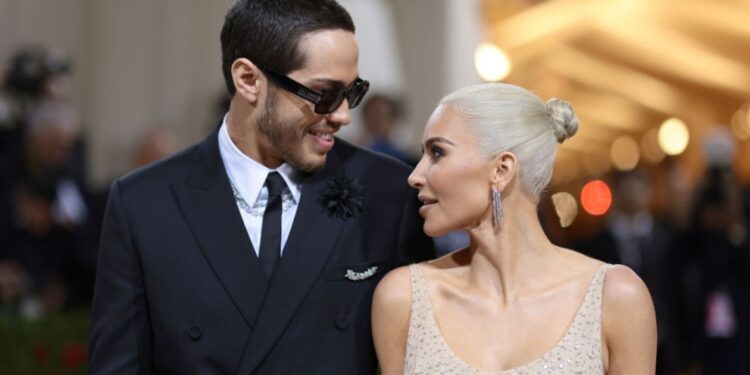 Quién es Pete Davidson, el exnovio de Kim Kardashian que se internó a rehabilitación
