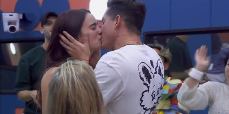 ¡Agustín Fernández rechazó a Gomita, pero no a Gala Montes! El ardiente beso que sorprendió en LCDLFM