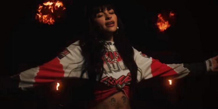CAZZU EN EL VIDEOCLIP DE MODO ANIMAL.jpg